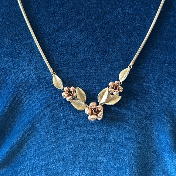 Krementz Necklace Tri Gold Rose Leaf - Picture 9 of 15